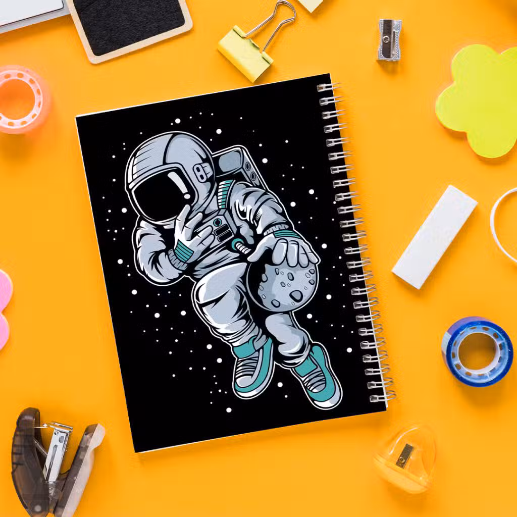 دفتر نقاشی طرح فضانورد