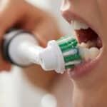 مسواک برقی اورال بی Oral-B مدل Vitality D100 Cross Action ضد آب - Image 10
