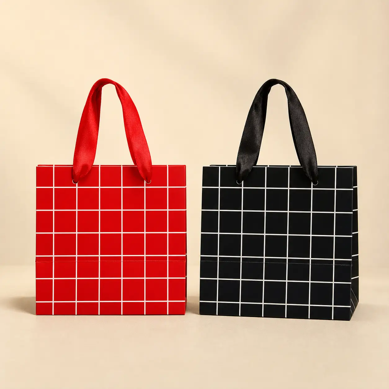Small Checkered Gift Bag – Code 20 (1) بگ کادویی سایز کوچک شطرنجی کد 20 - تصویر 1